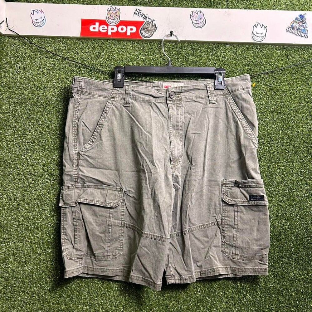 Wrangler Men's Green and Khaki Shorts